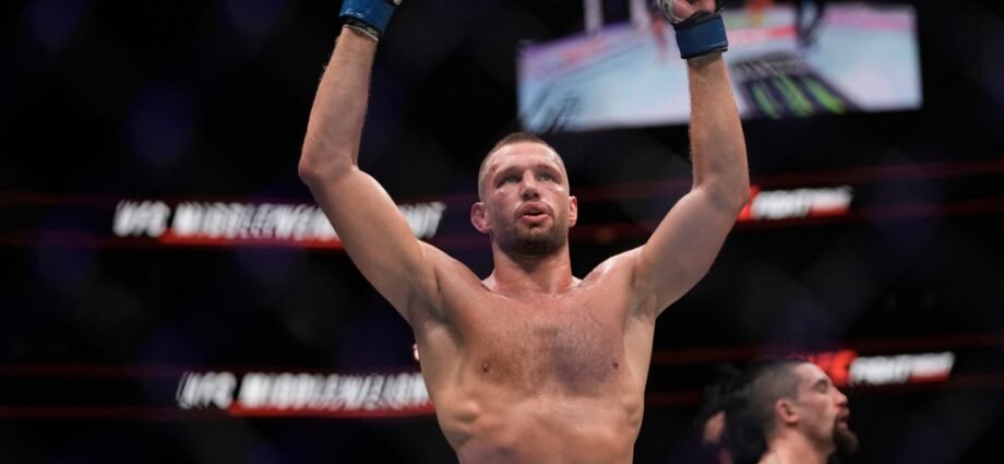 De Ridder beats Whittaker in middleweight fight at UFC Abu Dhabi | Mixed Martial Arts News