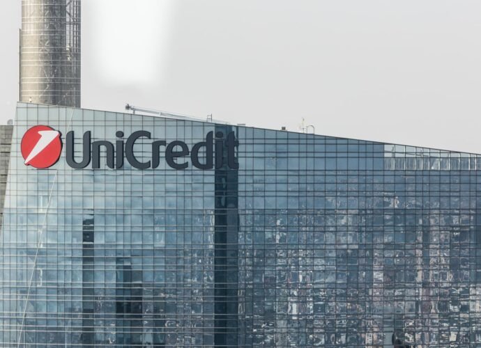 UniCredit lifts profit guidance, leaving Banco BPM bid behind