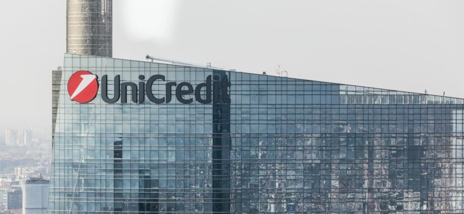UniCredit lifts profit guidance, leaving Banco BPM bid behind