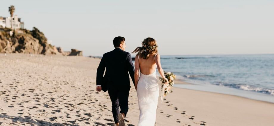 Using credit cards to pay for your wedding: pros and cons 1 Using credit cards to pay for your wedding: pros and cons