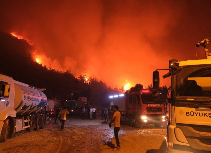 Wildfires threaten Turkiye’s fourth-largest city | Climate Crisis News