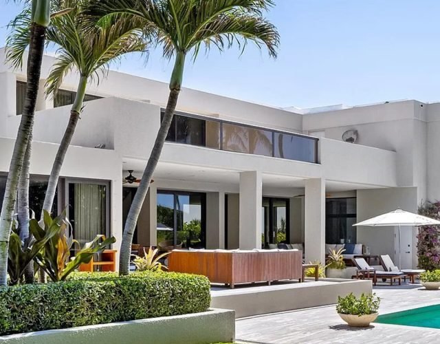 cropped barnes noble founder sells fl 86794044