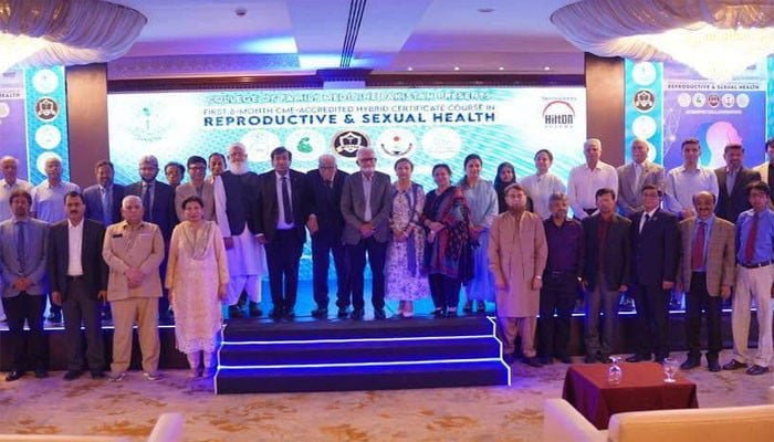 تولیدی اور جنسی صحت کے موضوع پر ہائبرڈ سرٹیفکیٹ کورس کی افتتاحی تقریب 1 1498530 080612 updates