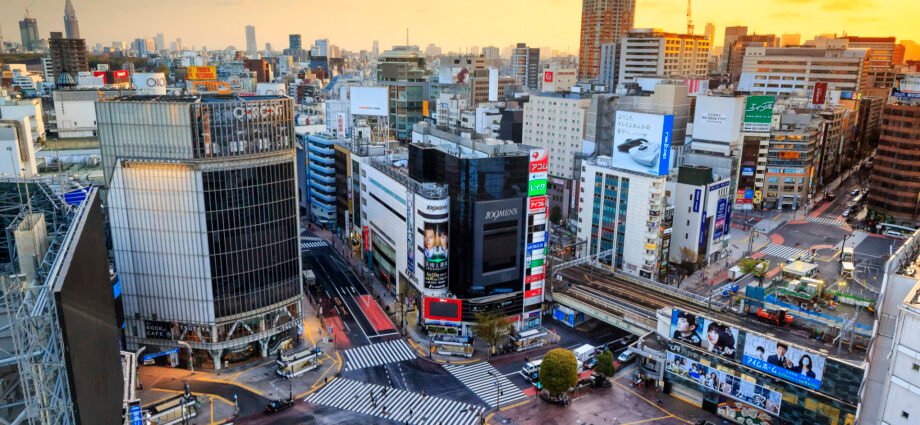 Asia-Pacific markets mostly fall as investors assess Trump's tariff threats