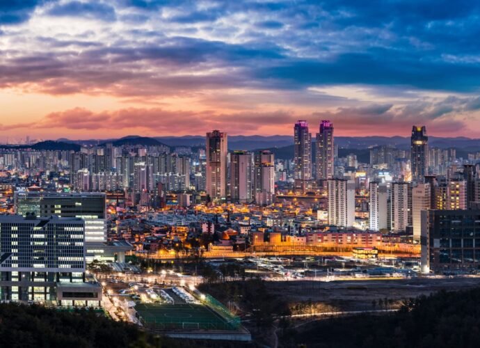 Asia markets mixed as investors await details of U.S.-Ukraine talks