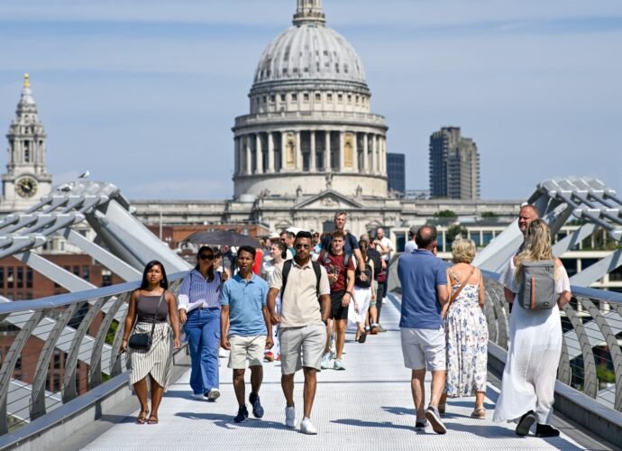 FTSE 100, DAX, Renk earnings, European stocks