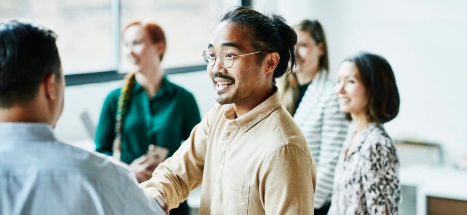 Gen Z workers are going to IRL networking events to find friendships 1 Gen Z workers are going to IRL networking events to find friendships