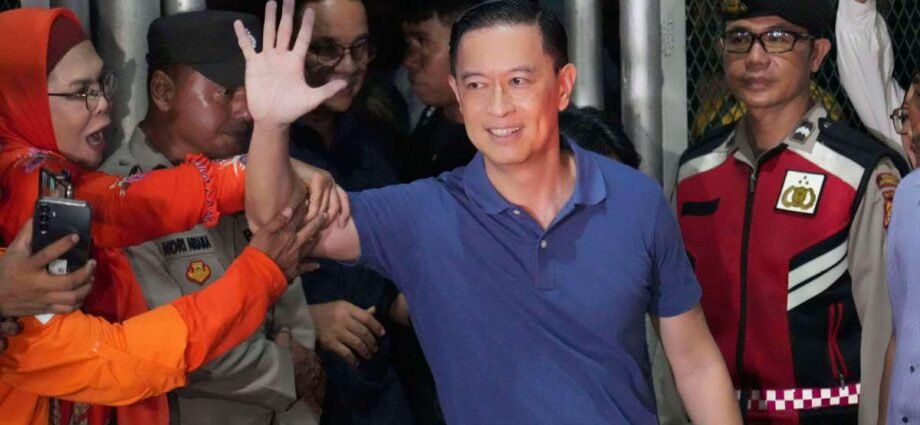 Indonesian president frees hundreds of prisoners as part of unity plan | Crime News