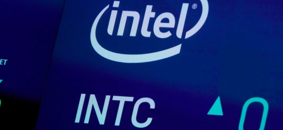 Intel receives $5.7bn as Trump administration buys 10 percent stake | Technology News 1 Intel receives $5.7bn as Trump administration buys 10 percent stake | Technology News