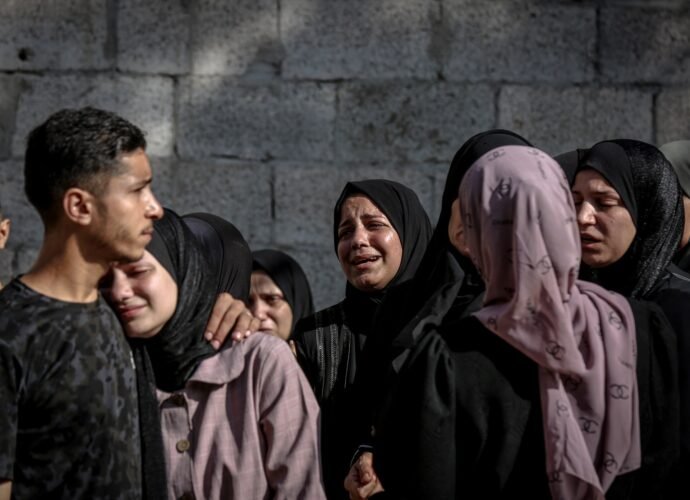 Israel intensifies Gaza City attacks, forcing starving Palestinians to flee | Israel-Palestine conflict News