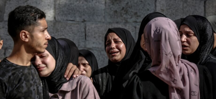 Israel intensifies Gaza City attacks, forcing starving Palestinians to flee | Israel-Palestine conflict News