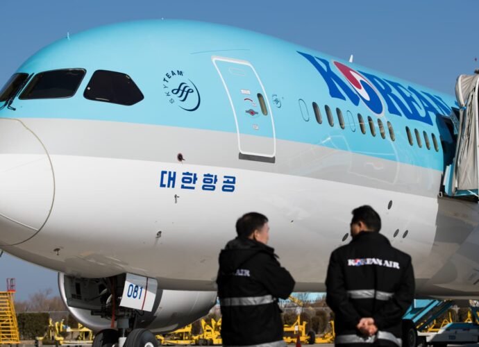 Korean Air announces an order for 103 Boeing airplanes amid Trump-Lee summit