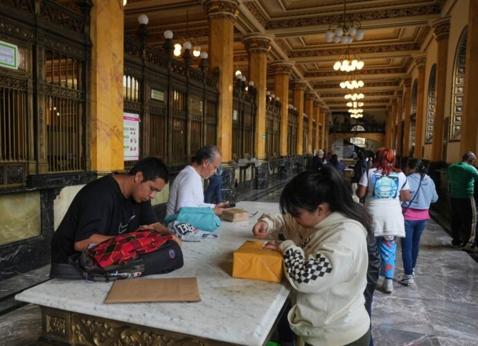 Mexico to suspend package shipments to US as tariff exemption set to expire | Trade War News