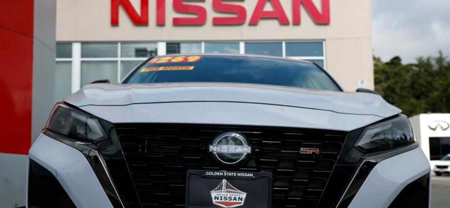 Nissan shares fall over 6% as Mercedes-Benz plans to shed 3.8% stake 1 Nissan shares fall over 6% as Mercedes-Benz plans to shed 3.8% stake