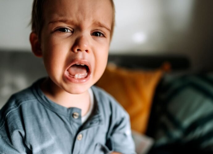Parents who are good at handling tantrums use 7 phrases with their kids