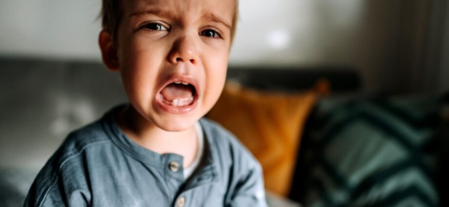 Parents who are good at handling tantrums use 7 phrases with their kids