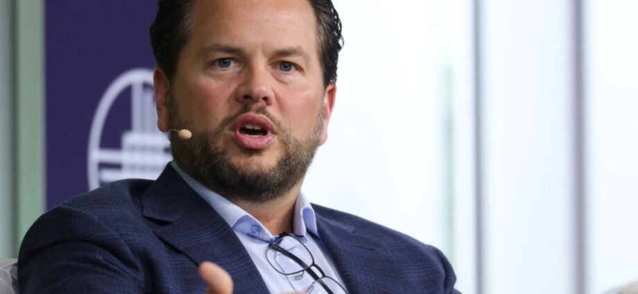 Pinterest stock falls 10% after earnings miss