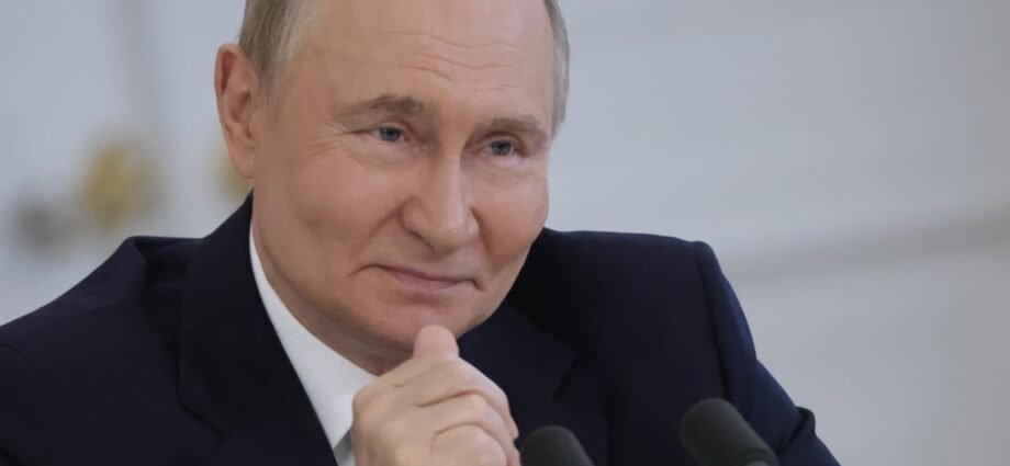 Putin wants a photo op with Trump, says EU foreign policy chief 1 Putin wants a photo op with Trump, says EU foreign policy chief