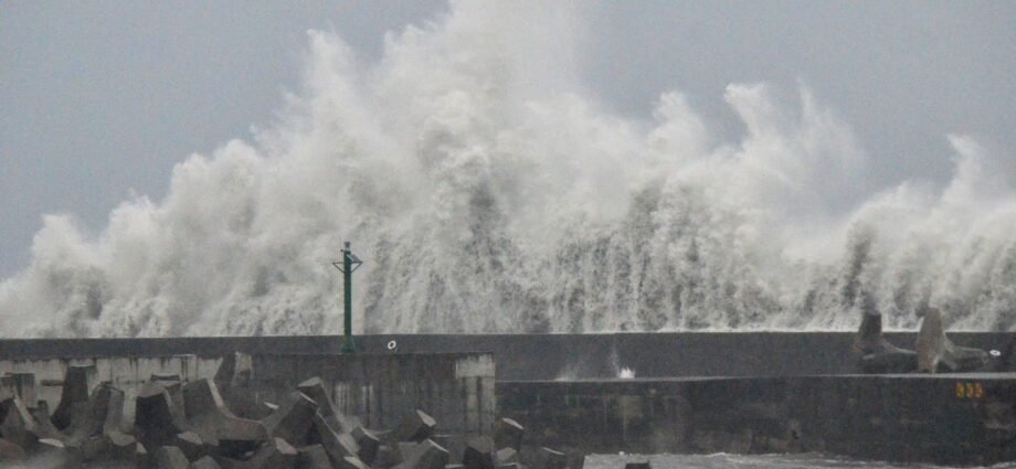 Taiwan braces as Typhoon Podul intensifies on approach | Weather News 1 Taiwan braces as Typhoon Podul intensifies on approach | Weather News