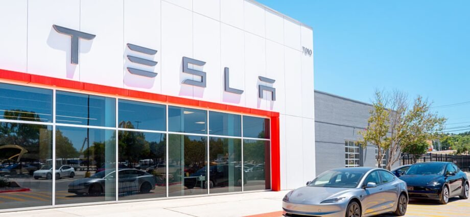 Tesla must pay $329 million in damages after fatal autopilot crash
