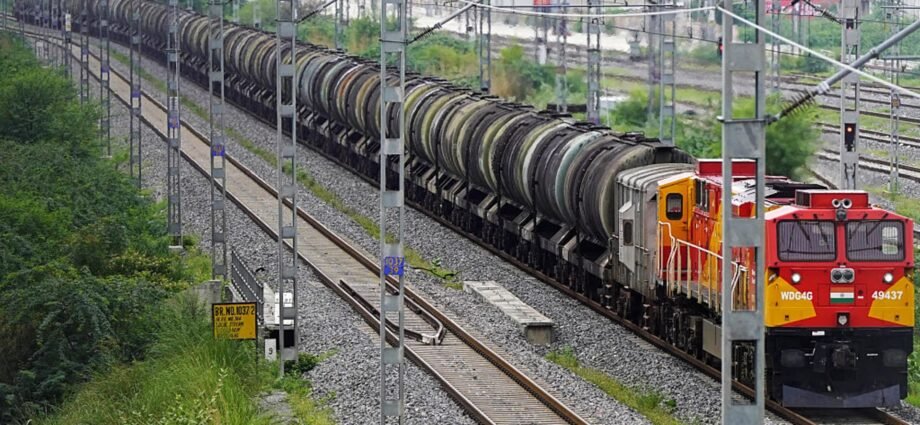 Trump advisor Peter Navarro says India must stop buying Russian oil