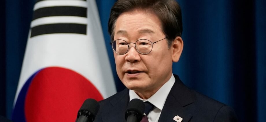 Trump meets South Korea president, touts Kim Jong-un relationship 1 Trump meets South Korea president, touts Kim Jong-un relationship