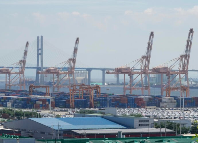 Trump to raise steel and aluminium tariffs on hundreds of goods | Trade War News