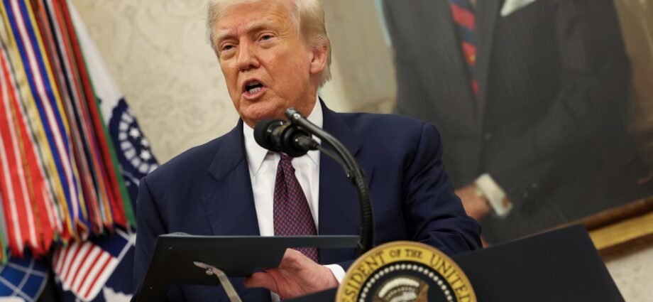 Trump vows 100% tariff on chips, unless companies are building in the U.S. 1 Trump vows 100% tariff on chips, unless companies are building in the U.S.