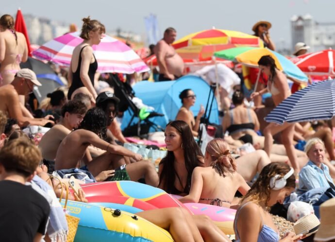 UK economy grows by better-than-expected 0.3% in second quarter