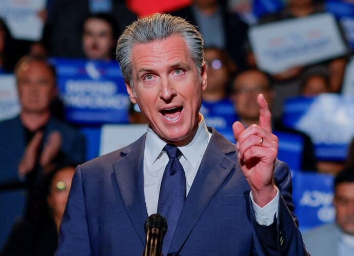 US lawmakers embark on Democrat redistricting plan in California | Donald Trump News