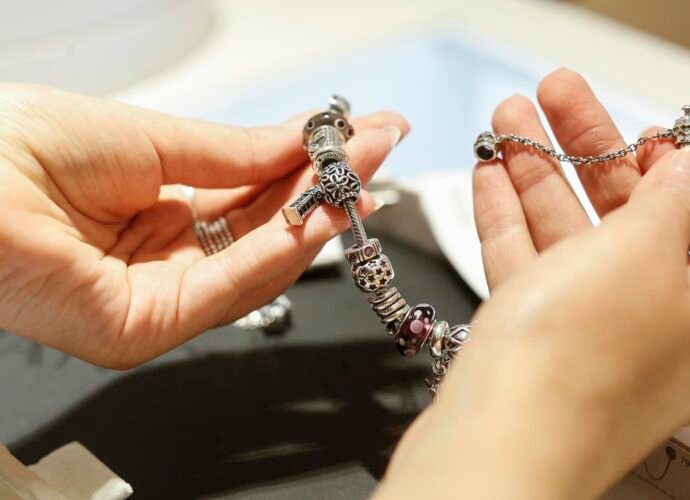 U.S. shoppers fuel jewelry splurge despite tariff headwinds