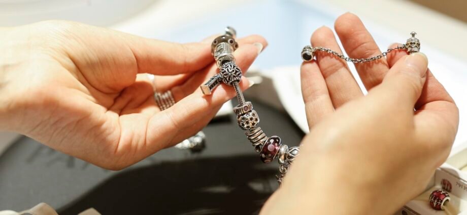 U.S. shoppers fuel jewelry splurge despite tariff headwinds 1 U.S. shoppers fuel jewelry splurge despite tariff headwinds