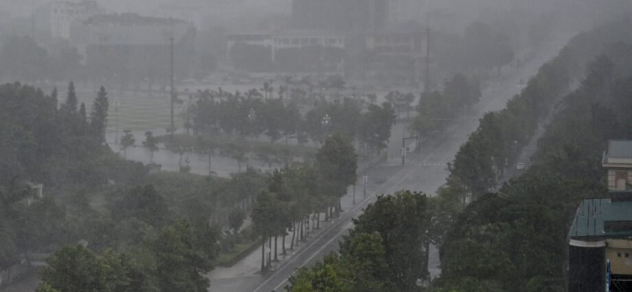 Vietnam prepares to evacuate half a million people ahead of Typhoon Kajiki | Climate Crisis News 1 Vietnam prepares to evacuate half a million people ahead of Typhoon Kajiki | Climate Crisis News