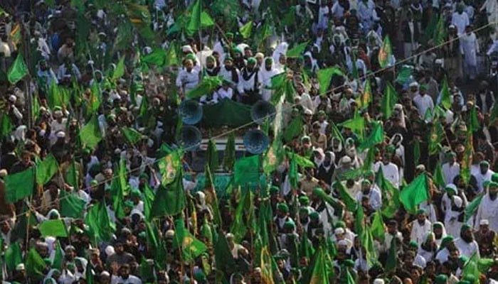 ملک بھر میں جشن میلاد النبیؐ شایان شان طریقے سے منایا جارہا ہے 1 1507606 043456 updates