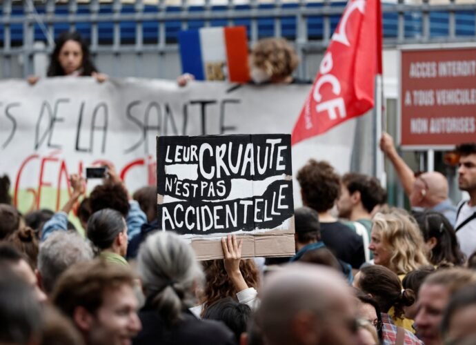Hundreds arrested as ‘Block Everything’ protests grip France | Protests News