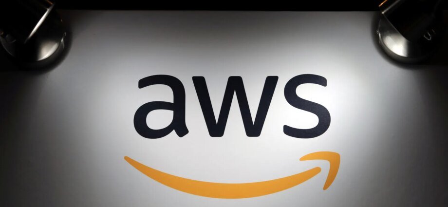 Amazon Web Services issue spurs outage of global websites and apps | Internet News 1 Amazon Web Services issue spurs outage of global websites and apps | Internet News