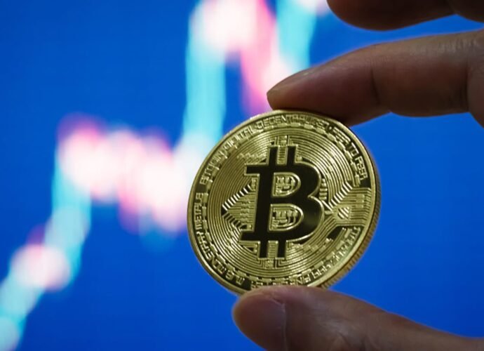 Bitcoin rallies to within 1% of all-time high, gaining safe-haven status during shutdown