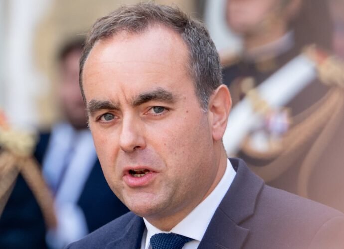 French PM resigns after 27 days sparking fresh political chaos