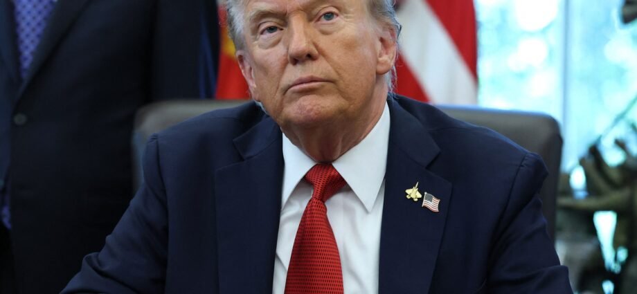 Is it legal for Trump to put his picture on US Mint dollar coin? | Donald Trump News 1 Is it legal for Trump to put his picture on US Mint dollar coin? | Donald Trump News