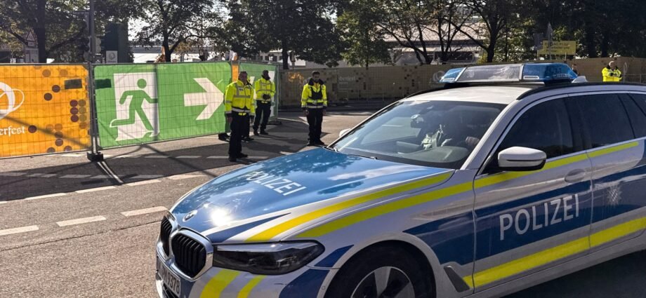 Munich’s world-famous Oktoberfest suspended in Germany after ‘bomb threat’ | Arts and Culture News 1 Munich’s world-famous Oktoberfest suspended in Germany after ‘bomb threat’ | Arts and Culture News