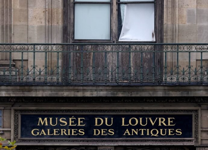 Suspects in Louvre jewel heist case arrested near Paris, prosecutor says