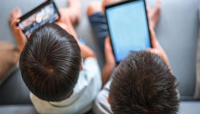 کتنا اسکرین ٹائم بچوں کیلئے مفید؟ نئی تحقیق نے بتادیا 1 1531487 105823 updates