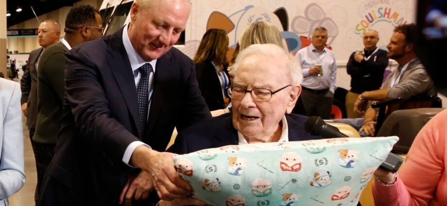 Does Berkshire's big tech bet signal a new risk tolerance in Omaha? 1 Does Berkshire's big tech bet signal a new risk tolerance in Omaha?