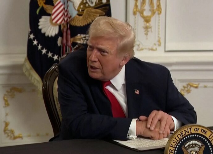 Donald Trump lashes out at reporter asking about DC shooter | Newsfeed