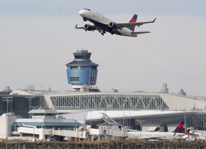 FAA flight cancellations to worsen in government shutdown