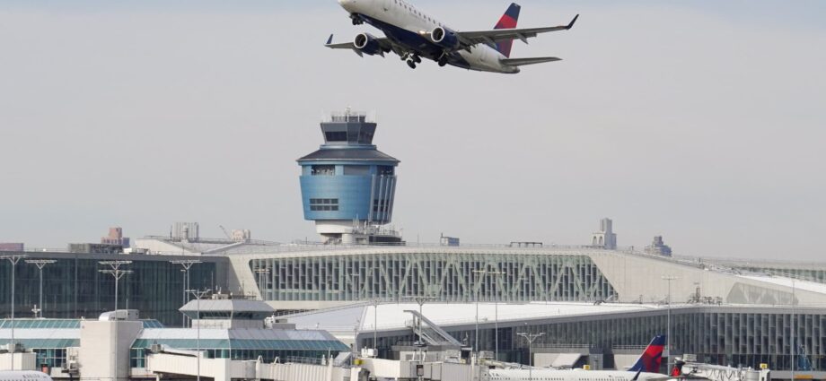 FAA flight cancellations to worsen in government shutdown