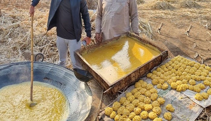 کیا سردیوں میں چینی کی جگہ گُڑ استعمال کرنا بہتر ہے؟ ماہرین کا کہنا ہے؟ 1 1539315 094314 updates