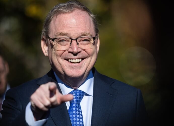 As regime change looms at the Fed, one candidate emerges as front-runner for chair