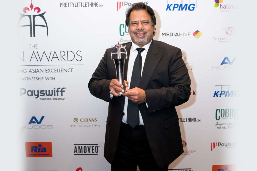 Jahangir Khan recognised for Outstanding Achievement in Sport