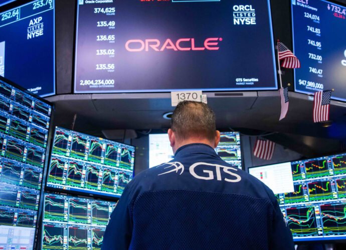 Wall Street AI tech slide extends; Oracle, Broadcom down